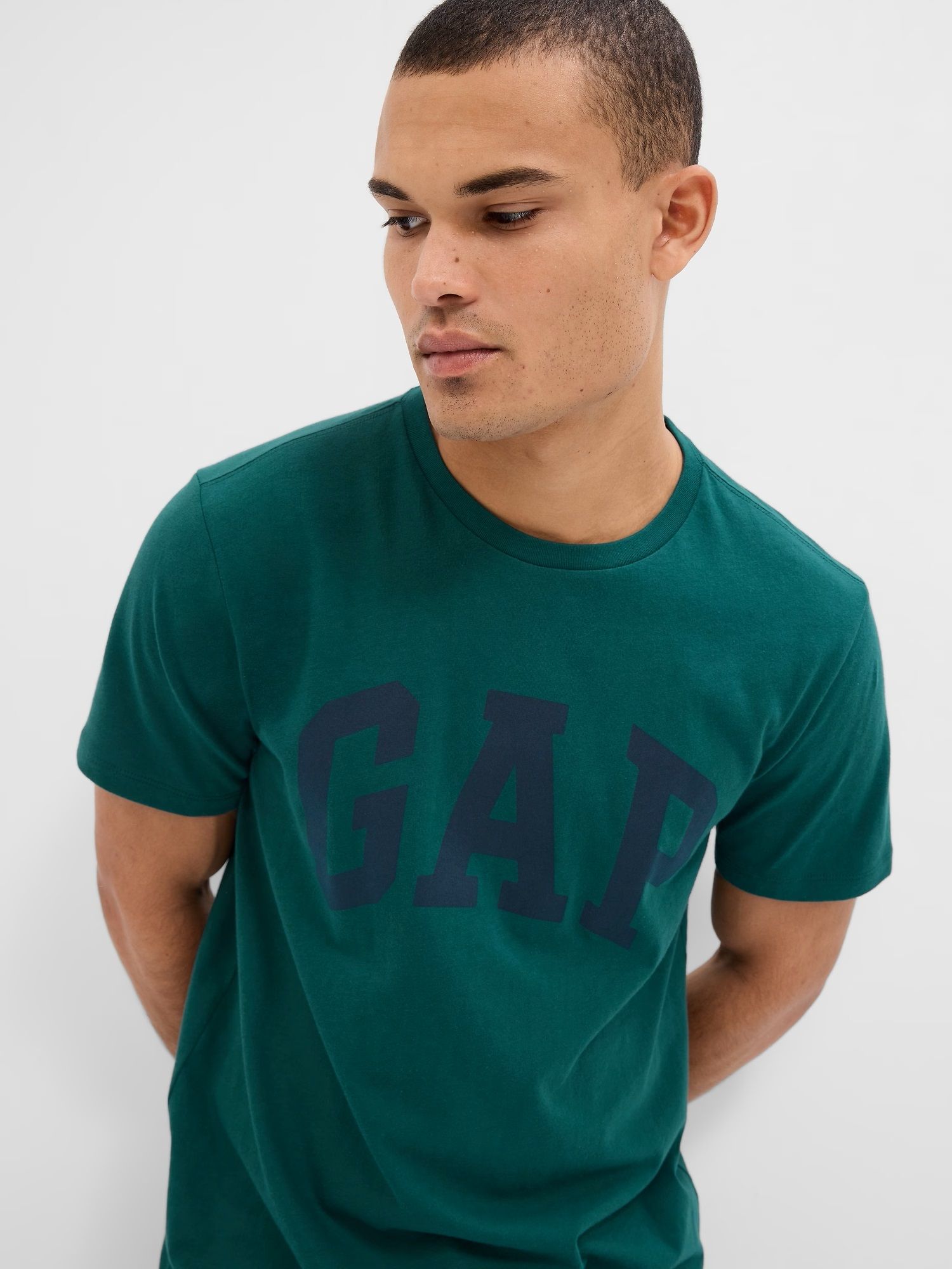 t-shirt-mit-gap-logo-gap-at