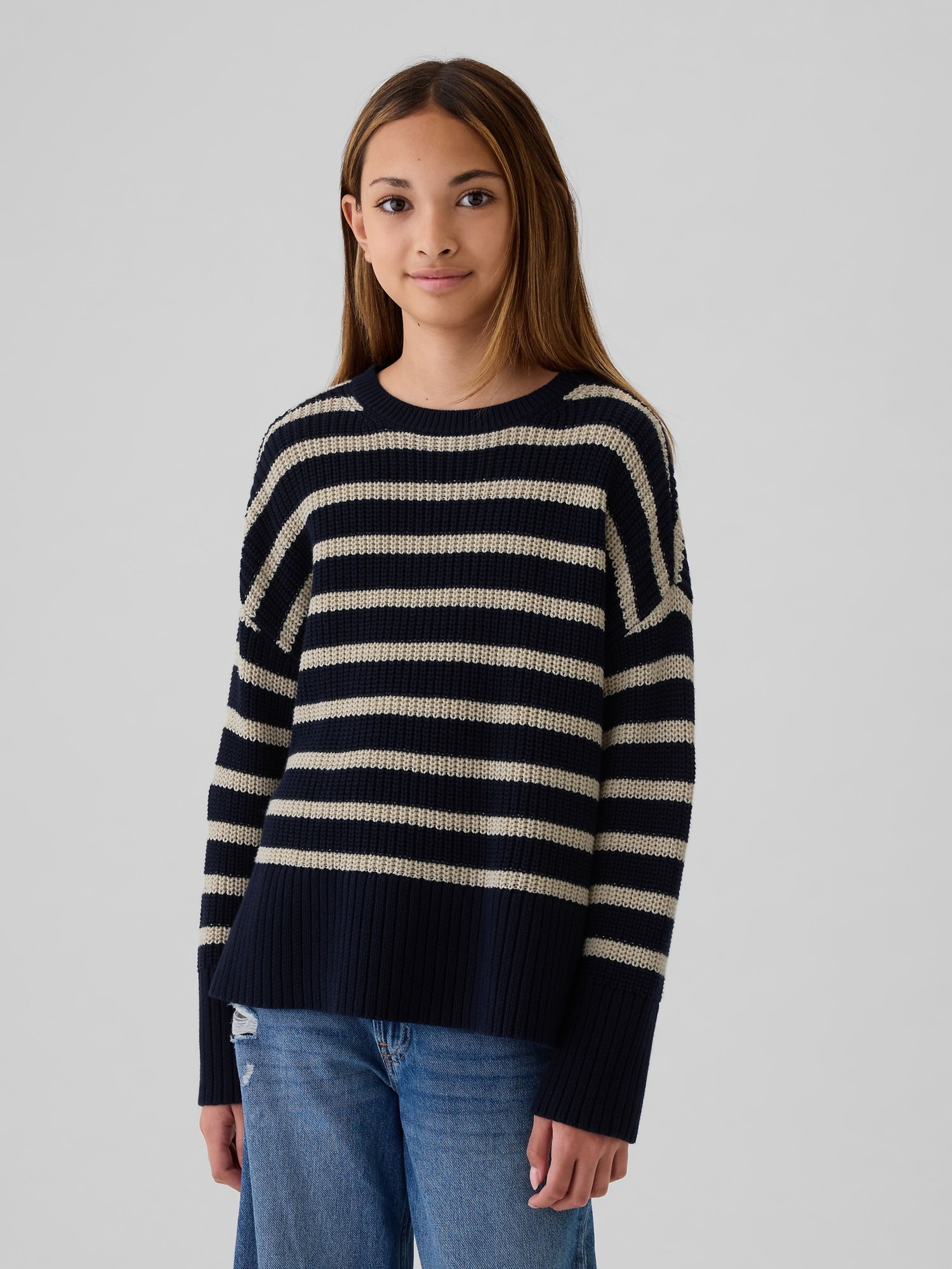 Gestreifter Kinderpullover in Oversize-Form