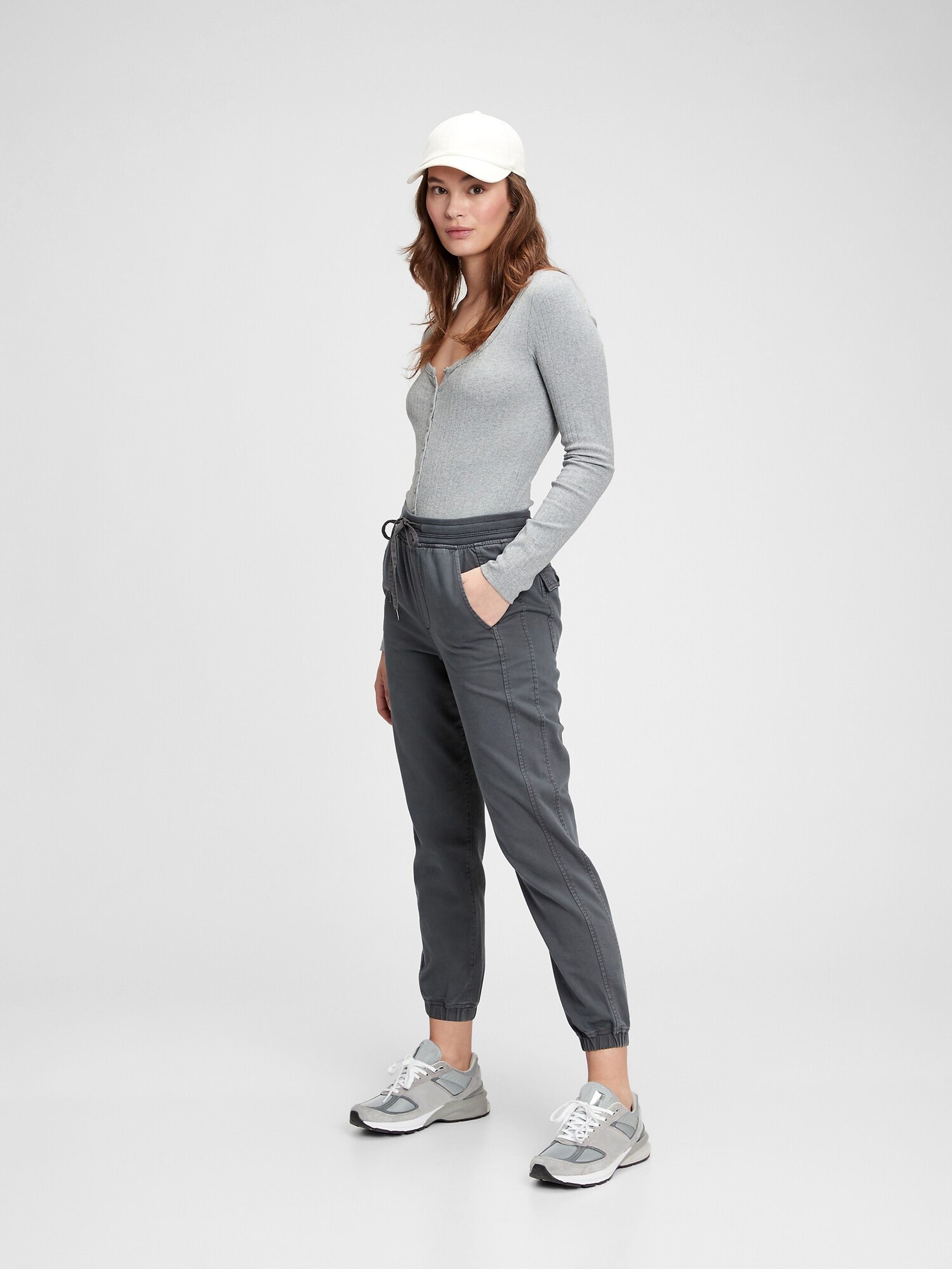 Nohavice joggers